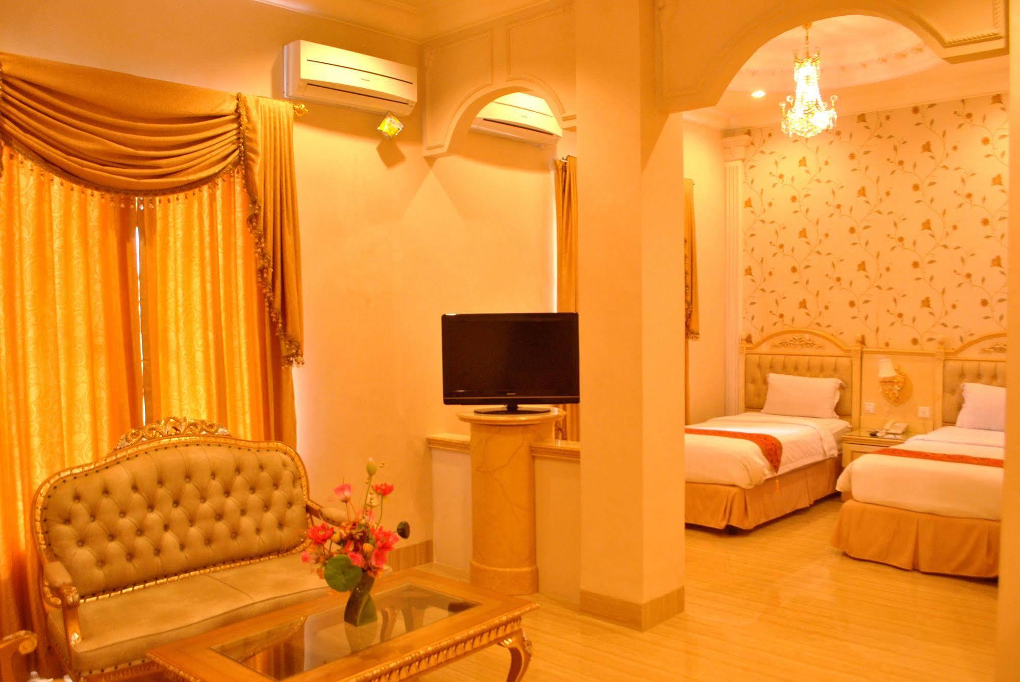 Grand Town Hotel 3*