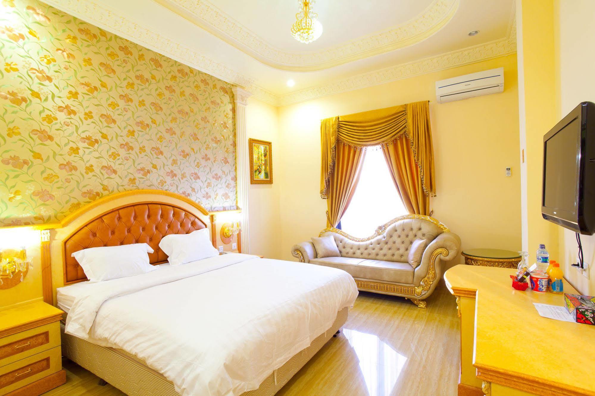 Grand Town Hotel